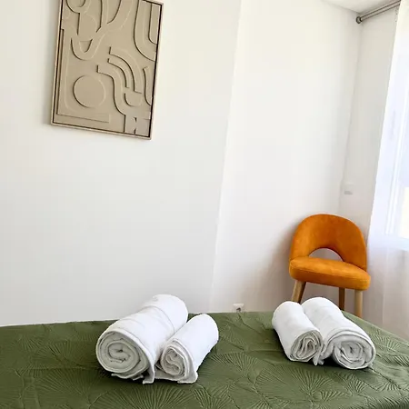 Apartment Universe By Mymoradia Porto